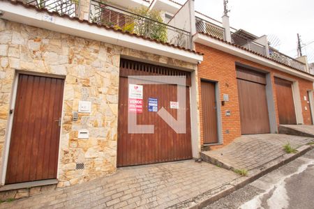 Casa à venda com 220m², 4 quartos e 4 vagasFachada