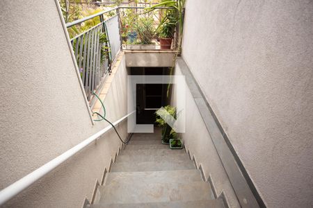 Casa à venda com 220m², 4 quartos e 4 vagasEscada