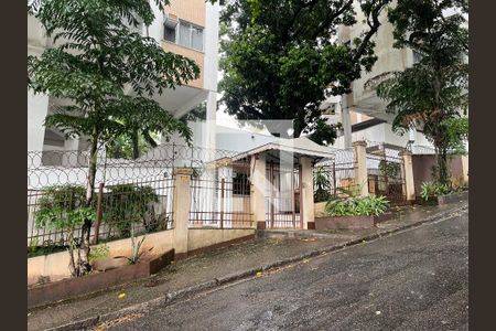 Apartamento para alugar com 107m², 4 quartos e 1 vaga Apartamento para alugar com 107m², 4 quartos e 1 vagaFachada