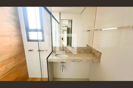 Banheiro de kitnet/studio para alugar com 1 quarto, 35m² em Carlos Prates, Belo Horizonte