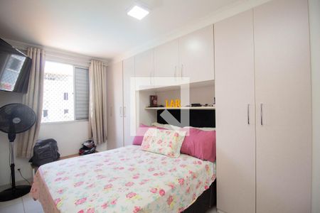 Quarto 2 de apartamento para alugar com 3 quartos, 61m² em Vila Zat, São Paulo