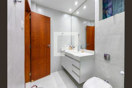 Apartamento para alugar com 89m², 2 quartos e 1 vaga Apartamento para alugar com 89m², 2 quartos e 1 vagaBanheiro Corredor