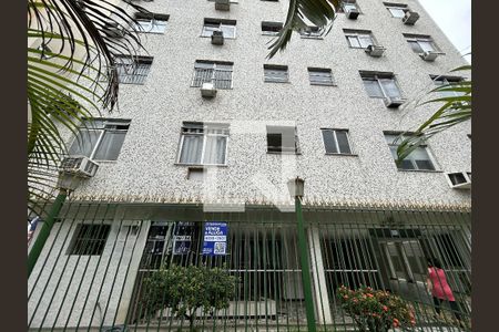 Apartamento à venda com 72m², 2 quartos e sem vagaFachada + plaquinha