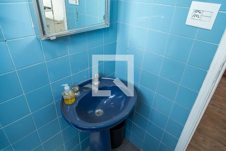 Apartamento à venda com 64m², 2 quartos e sem vagaBanheiro - Pia