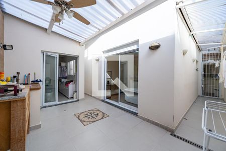 Casa à venda com 100m², 3 quartos e 2 vagasQuintal