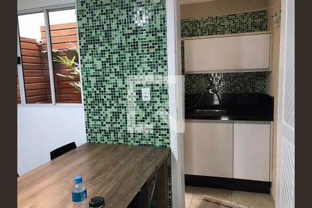 Casa à venda com 140m², 2 quartos e 2 vagasCozinha e Área de Serviço