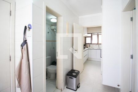 Apartamento à venda com 213m², 4 quartos e 3 vagas Apartamento à venda com 213m², 4 quartos e 3 vagasÁrea de Serviço