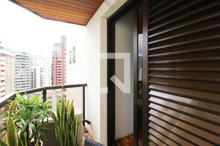 Apartamento à venda com 213m², 4 quartos e 3 vagas Apartamento à venda com 213m², 4 quartos e 3 vagasVaranda da Suíte 3