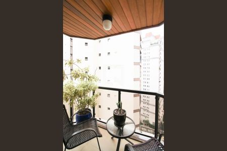 Apartamento à venda com 213m², 4 quartos e 3 vagas Apartamento à venda com 213m², 4 quartos e 3 vagasVaranda da Suíte 1