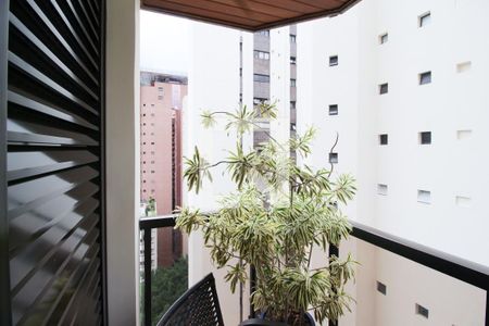 Apartamento à venda com 213m², 4 quartos e 3 vagas Apartamento à venda com 213m², 4 quartos e 3 vagasVaranda da Suíte 1