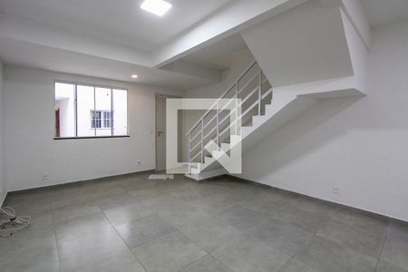 Sala de casa de condomínio à venda com 3 quartos, 120m² em Barra da Tijuca, Rio de Janeiro