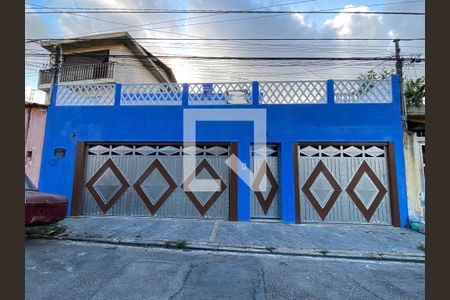 Casa à venda com 270m², 3 quartos e 4 vagas Casa à venda com 270m², 3 quartos e 4 vagasFachada