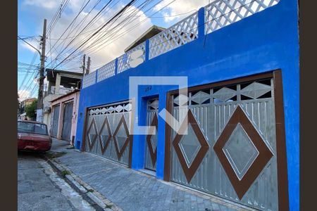 Casa à venda com 270m², 3 quartos e 4 vagas Casa à venda com 270m², 3 quartos e 4 vagasFachada