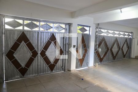 Casa à venda com 270m², 3 quartos e 4 vagas Casa à venda com 270m², 3 quartos e 4 vagasGaragem