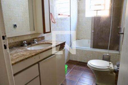 Casa à venda com 270m², 3 quartos e 4 vagas Casa à venda com 270m², 3 quartos e 4 vagasBanheiro da Suíte