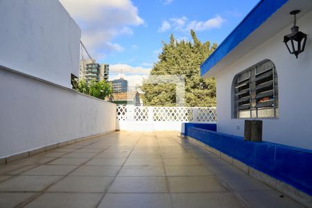 Casa à venda com 270m², 3 quartos e 4 vagas Casa à venda com 270m², 3 quartos e 4 vagasVaranda