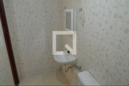 Banheiro de casa de condomínio para alugar com 1 quarto, 54m² em Jacarepaguá, Rio de Janeiro