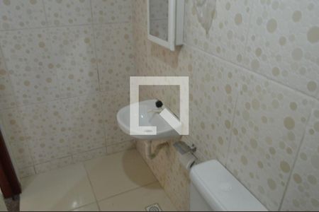 Banheiro de casa de condomínio para alugar com 1 quarto, 54m² em Jacarepaguá, Rio de Janeiro