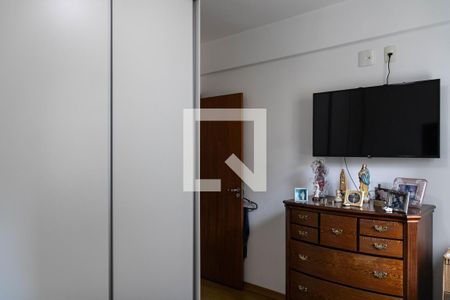 Apartamento à venda com 133m², 4 quartos e 3 vagasQuarto 2