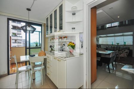 Apartamento à venda com 184m², 4 quartos e 3 vagas Apartamento à venda com 184m², 4 quartos e 3 vagasCozinha