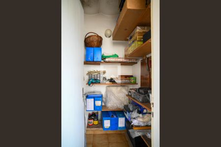 Casa à venda com 199m², 3 quartos e 2 vagas Casa à venda com 199m², 3 quartos e 2 vagasDepósito