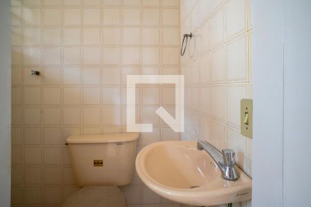 Casa à venda com 199m², 3 quartos e 2 vagas Casa à venda com 199m², 3 quartos e 2 vagasBanheiro de Serviço