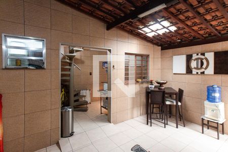 Casa à venda com 198m², 3 quartos e 2 vagasQuintal