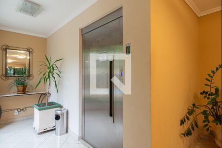 Apartamento à venda com 115m², 3 quartos e 2 vagas Apartamento à venda com 115m², 3 quartos e 2 vagasÁrea comum - Elevador