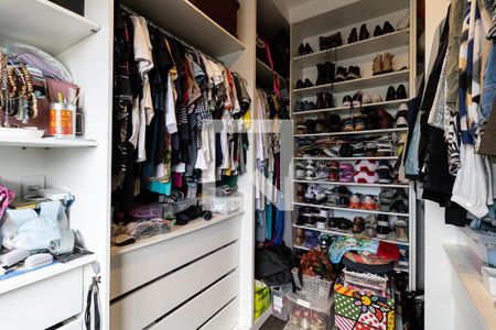 Apartamento à venda com 136m², 3 quartos e 2 vagas Apartamento à venda com 136m², 3 quartos e 2 vagasCloset da Suíte 1