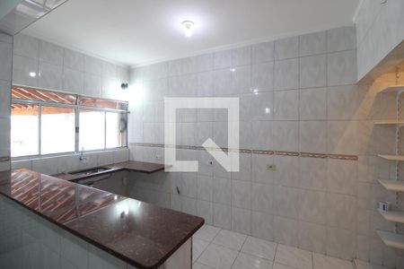 Sala / Cozinha de casa para alugar com 2 quartos, 110m² em Vila Bancaria Munhoz, São Paulo