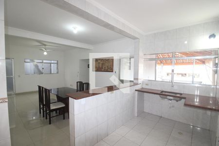 Sala / Cozinha de casa para alugar com 2 quartos, 110m² em Vila Bancaria Munhoz, São Paulo