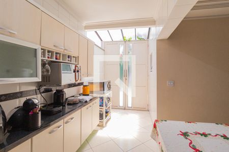 Casa à venda com 210m², 4 quartos e 2 vagasCozinha