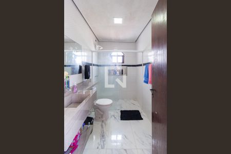 Casa à venda com 210m², 4 quartos e 2 vagasBanheiro da suíte