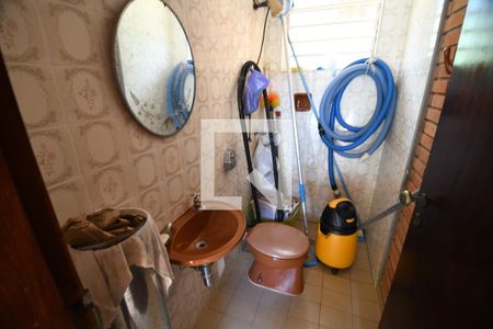 Casa à venda com 395m², 4 quartos e 4 vagasBanheiro de serviço