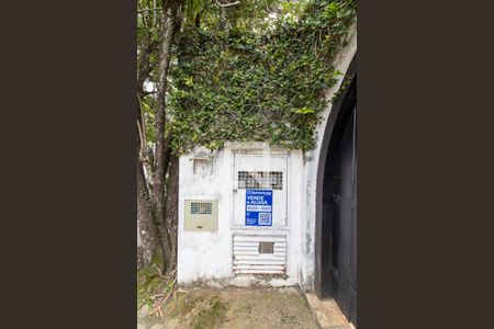 Casa à venda com 854m², 5 quartos e 8 vagas Casa à venda com 854m², 5 quartos e 8 vagasFachada