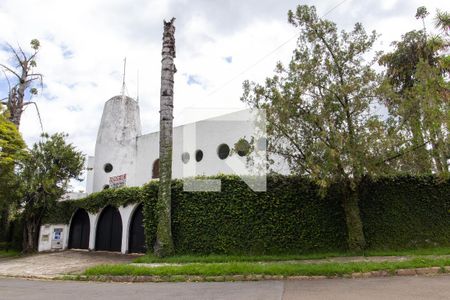 Casa à venda com 854m², 5 quartos e 8 vagas Casa à venda com 854m², 5 quartos e 8 vagasFachada