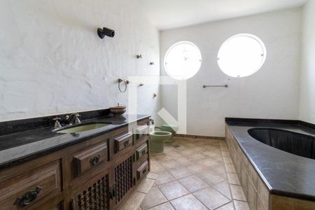 Casa à venda com 854m², 5 quartos e 8 vagas Casa à venda com 854m², 5 quartos e 8 vagasQuarto 4