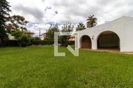 Casa à venda com 854m², 5 quartos e 8 vagas Casa à venda com 854m², 5 quartos e 8 vagasQuintal