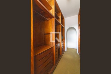 Casa à venda com 854m², 5 quartos e 8 vagas Casa à venda com 854m², 5 quartos e 8 vagasQuarto 1