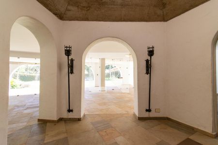 Casa à venda com 854m², 5 quartos e 8 vagas Casa à venda com 854m², 5 quartos e 8 vagasSala 2