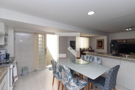 Casa à venda com 221m², 3 quartos e 2 vagasCozinha