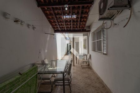 Casa à venda com 221m², 3 quartos e 2 vagasÁrea de Serviço