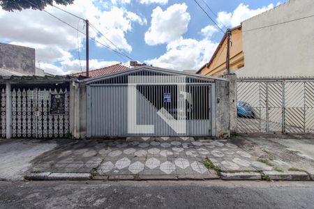 Casa à venda com 221m², 3 quartos e 2 vagasFachada