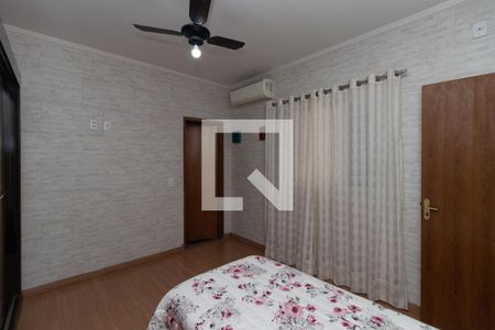 Casa à venda com 221m², 3 quartos e 2 vagasQuarto Suíte 2