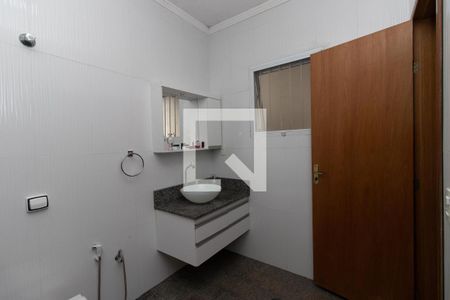 Casa à venda com 221m², 3 quartos e 2 vagasBanheiro da Suíte 2