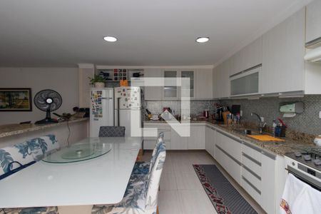 Casa à venda com 221m², 3 quartos e 2 vagasCozinha