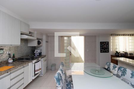 Casa à venda com 221m², 3 quartos e 2 vagasCozinha