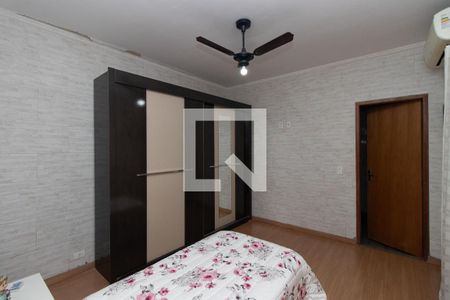 Casa à venda com 221m², 3 quartos e 2 vagasQuarto Suíte 2