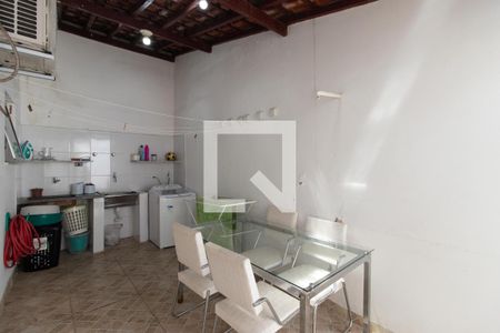 Casa à venda com 221m², 3 quartos e 2 vagasÁrea de Serviço