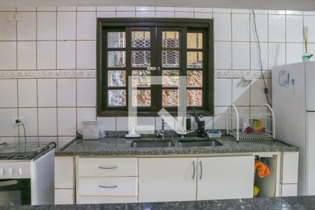 Casa à venda com 120m², 4 quartos e sem vaga Casa à venda com 120m², 4 quartos e sem vagaCozinha